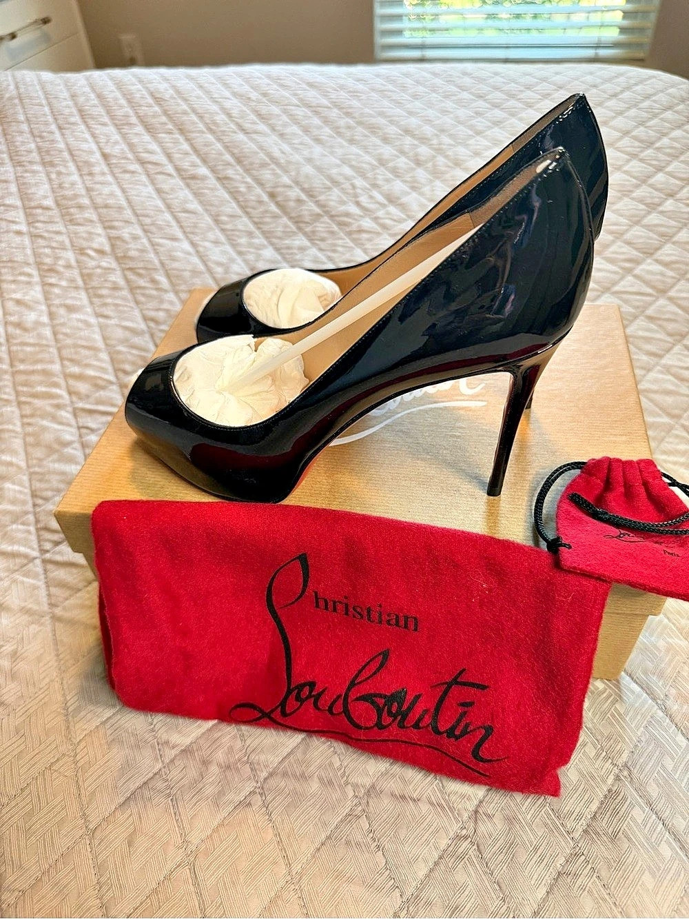 Christian Louboutin New Prive Peep Toe Pump 100 patent - Black EU 37.5